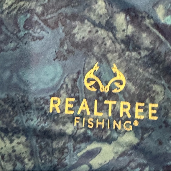 Realtree Fishing Men's Rash Guard - Picture 2 of 3